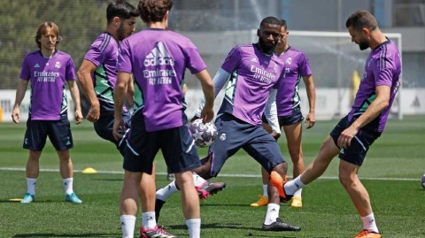 欧冠之巅的决战前夜：皇马训练场上的无声誓言