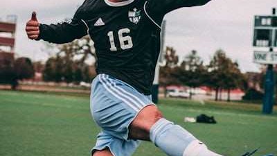 情歌球场完美终章：潜水艇四球大胜送别传奇