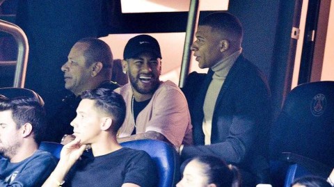 双星缺阵见证大胜，巴黎王子公园球场的狂欢夜