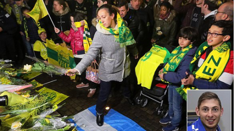 英超新援萨拉海上失联，万人祈福盼奇迹