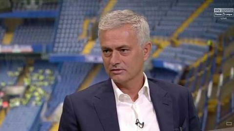 穆帅话音未落铁卫当场“验证” 林德洛夫热身高空球失误引热议