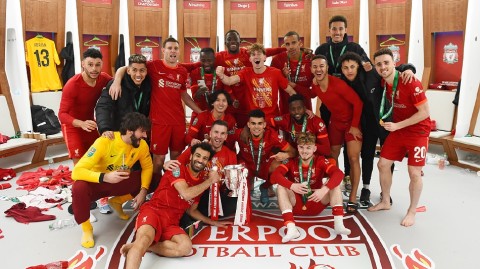 荣耀时刻：红军更衣室的激情狂欢