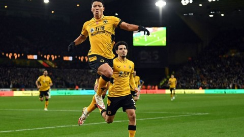 莫利纽克斯的狂想曲：狼群闪击，太妃糖吞下苦涩三连败