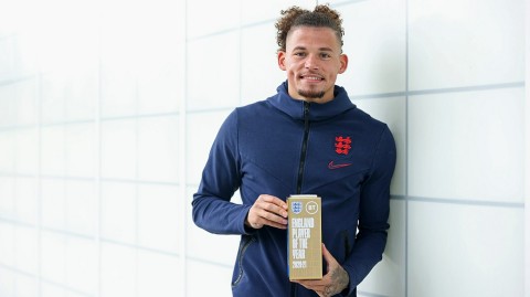 荣耀加身，三狮启程：卡尔文·菲利普斯当选最佳，英格兰全力冲击世预赛