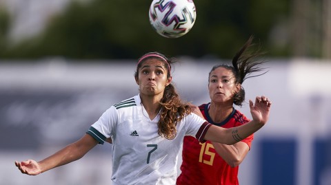 西班牙女足与墨西哥女足的友谊赛：马贝拉的玫瑰之战