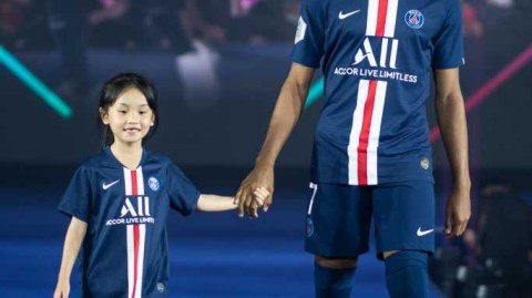 巴黎巨星闪耀深圳秀：姆巴佩与内马尔领衔演绎新战袍