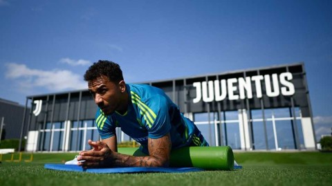 尤文图斯新季启航 瑜伽垫上的绿茵序曲