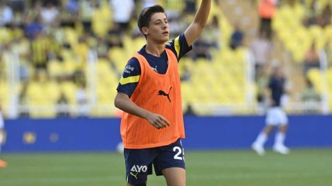 烽火伊斯坦布尔：欧冠资格赛的政治回响与绿茵绝杀