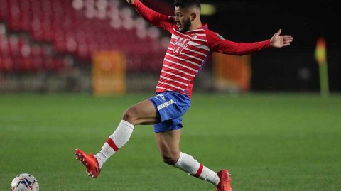 卡梅内斯球场激战成和，格拉纳达与塞尔塔的攻守博弈