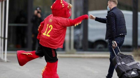 比利时“红魔”集结蒂比兹，拳击吉祥物开启欧洲杯征程