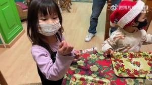 题目：曼城客场1-0险胜伯恩利，哈兰德闪击制胜，蓝月逆袭登顶英超