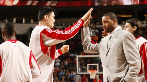 二六年回溯：姚明百分百命中率封神之夜，韦德独木难支饮恨航天城