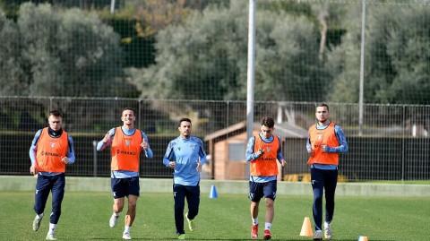 蓝鹰展翅备战意甲激战训练场上的汗水与决心