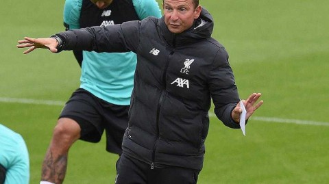 疫情之中，冠军之前：利物浦的铁血备战与感人一跪