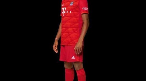 拜仁新战袍遭吐槽：是复古时尚，还是行走的“大棉袄”？