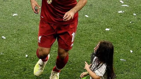 绿茵场上的超级英雄，也是孩子眼中的温暖大山