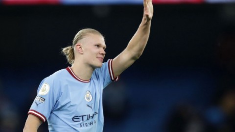 蓝月当空破纪录，三球完胜登榜首