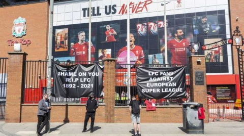 利物浦球迷怒吼“羞耻”！安菲尔德外的欧洲超级联赛抗议之声