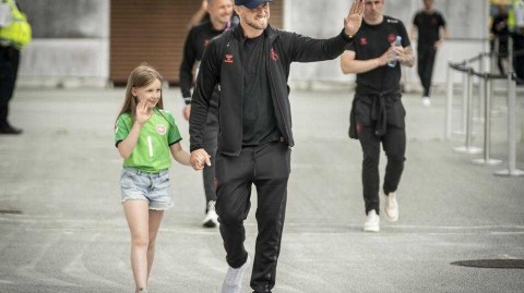 丹麦童话遗憾止步 英雄归国获家乡人民致敬