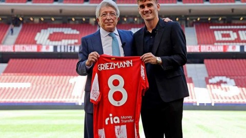 短发少年归来！格列兹曼手举八号战袍重披床单军团战衣