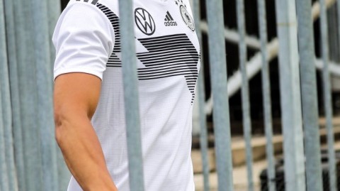 萨内的脏辫哲学：从世界杯落选到德国战车新核心