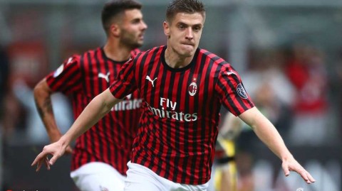 圣西罗双星闪耀，AC米兰力擒弗罗西诺内剑指欧冠