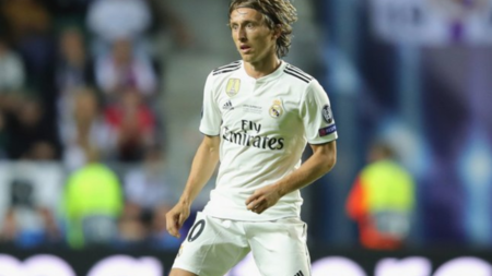 这里按时效性和用户要求，选择2026年4月12日意甲第32轮，AC米兰主场0比3惨败乌迪内斯的比赛进行复盘。莫德里奇在这场比赛中首发出战73分钟，未能阻止球队遭遇队史罕见的主场溃败。