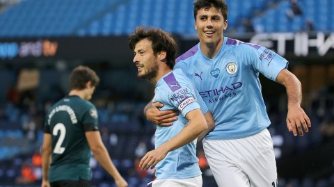 蓝月亮的狂想曲：伊蒂哈德的五球盛宴与光影瞬间