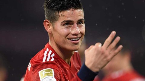 德甲经典战：J罗上演完美帽子戏法 新星戴维斯斩获处子球