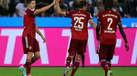 德甲新赛季启幕：门兴主场顽强阻击，莱万救主难救纳帅首秀