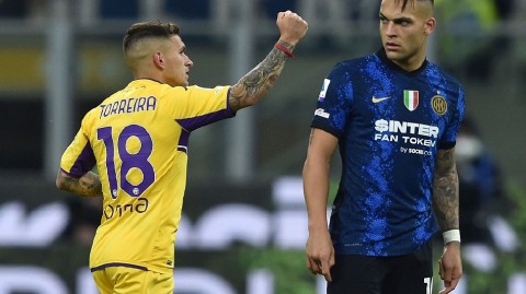 蓝黑军团主场苦战紫百合，邓弗里斯头槌扳平难挽争冠颓势