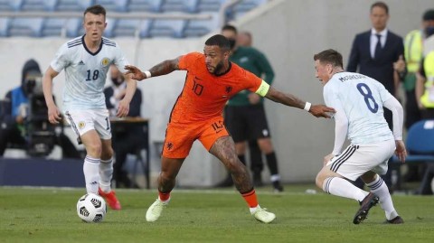 橙衣军团新旗帜：德佩双响绝平苏格兰，国家队进球数超越传奇范巴斯滕