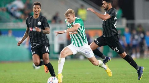 绿茵之争：维也纳快速主场力克巴库石油工人晋级欧协联