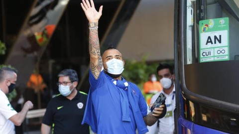 美洲杯烽火再起：智利“黄金一代”踏上巴西征程，戈亚纳酒店外星光初现