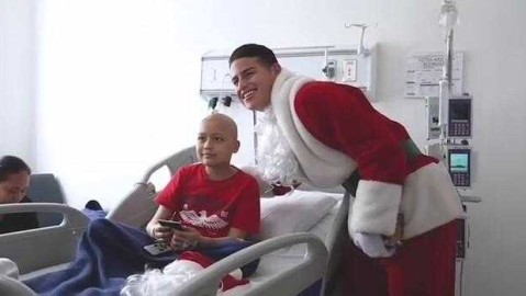 哈梅斯·罗德里格斯扮圣诞老人为患病儿童送去节日温暖