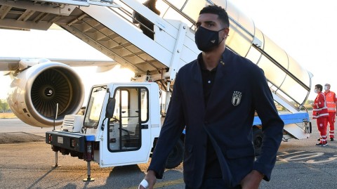 蓝衣军团远征巴塞尔  意大利队决战瑞士军刀