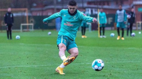 威悉河畔的深秋战鼓：不莱梅将士全力冲刺，只为打破德甲平局怪圈