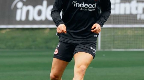 疫情之下寂静重启，雄鹰备战美因河畔