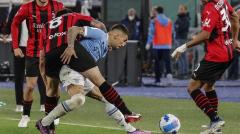 蓝鹰伤停补时折翼 红黑军团绝杀登顶