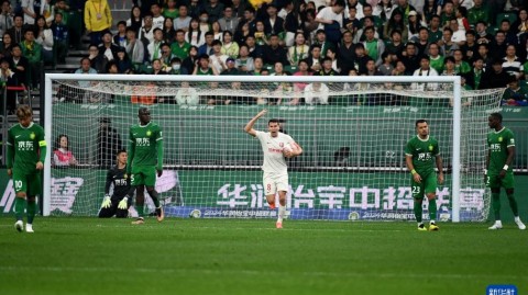 费利佩替补奇兵再救主，凤凰山4万人见证西南德比逆转之夜