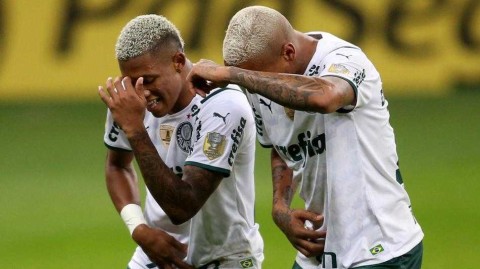 巴甲经典战：巴西国际主场憾负帕尔梅拉斯，十人帕尔梅拉斯上演补时绝杀