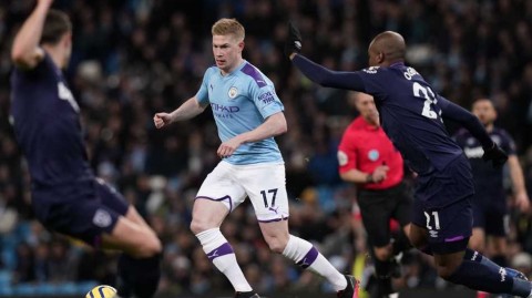 丁丁历险记完美篇章：德布劳内加冕曼城赛季之王，他用双脚书写传奇