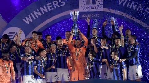 蓝黑军团卫冕意大利超级杯 米兰德比闪耀沙特夜空