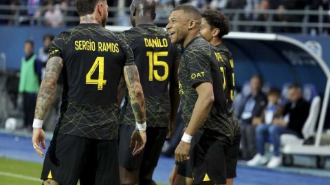 劳贝球场夜战巴黎完胜特鲁瓦向冠军挺进