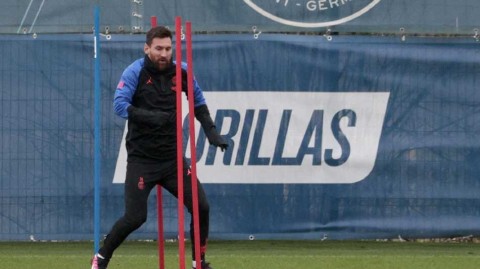 梅西巴黎训练场炫技 灵动身影穿行标志杆间