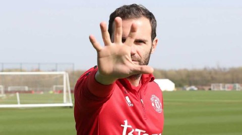 红魔鬼厉兵秣马，卡灵顿基地决战前夕的专注与笑容