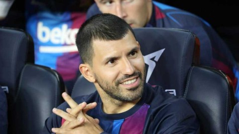 光阴的故事：阿圭罗时隔十年重返西甲，诺坎普的夕阳下上演红蓝首秀