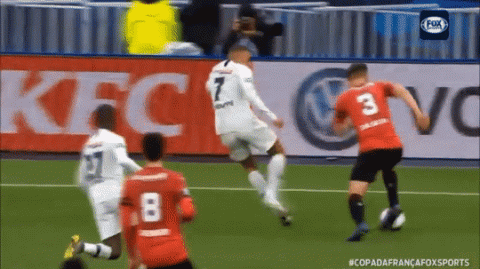 法兰西之夜的崩塌：姆巴佩的鲁莽一脚，如何踢飞巴黎的冠军梦