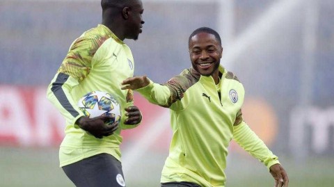 斯特林变身“开心果” 曼城乌克兰备战氛围轻松