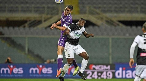 紫百合绽放弗兰基，卡斯特罗维利双响闪耀，佛罗伦萨3比2力克乌迪内斯